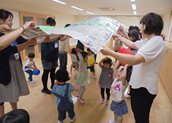 新聞紙遊び