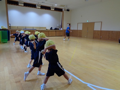 専科体育：ボール投げ
