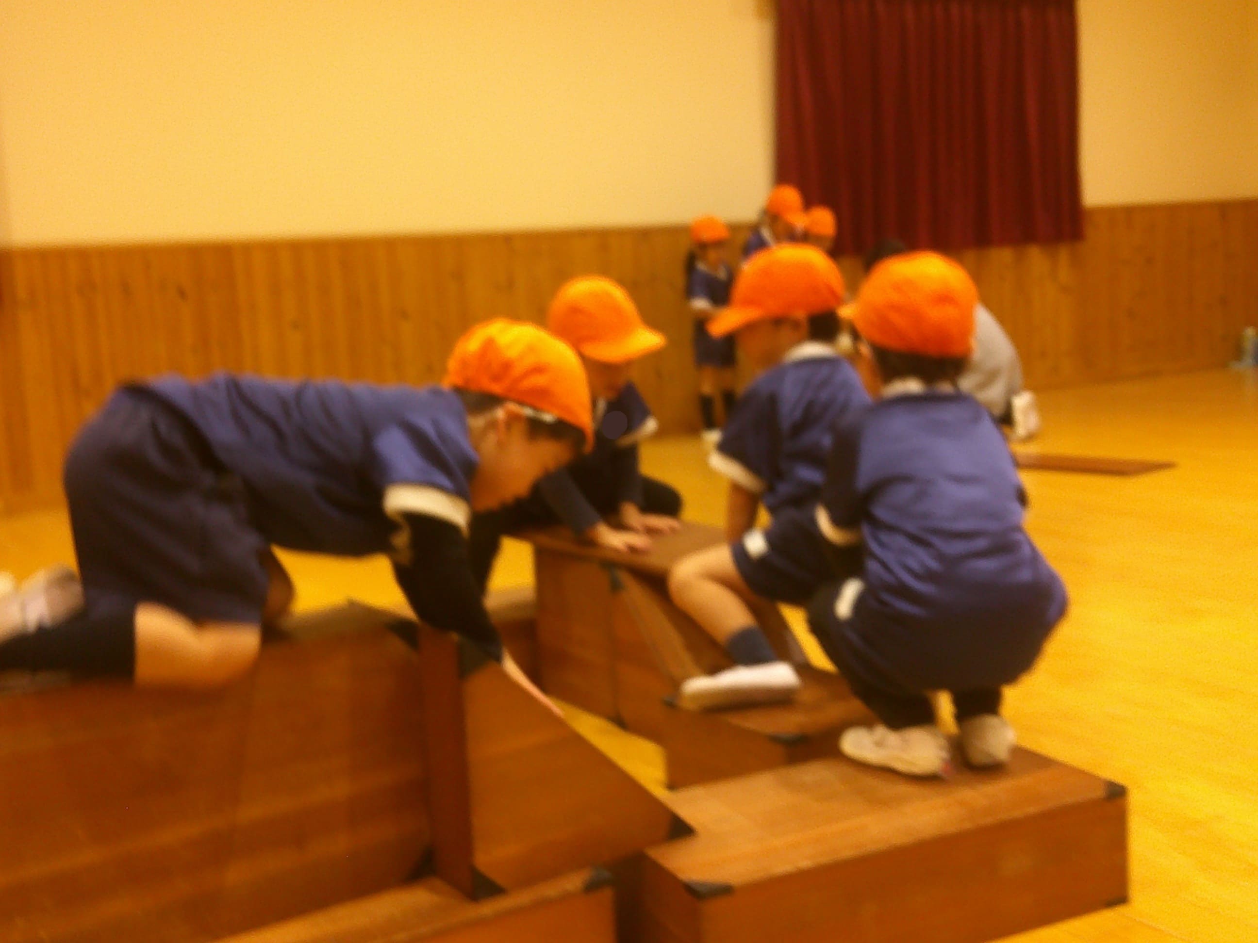 ひかり組合同　大型積み木を用いた活動