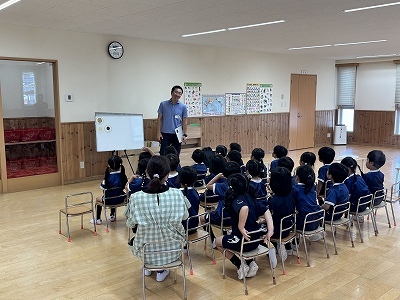 年中クラス　特別活動　ホタルの一生を学ぼう！